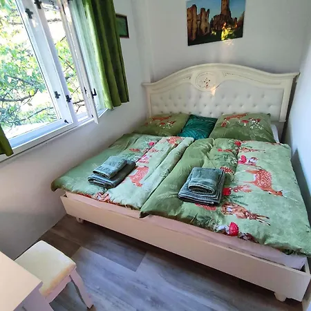 Soukromy Dum Se Zahradou U Pariku * Bakov nad Jizerou